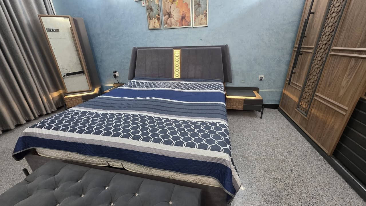 السلام عليكم غرفة نوم تركيه اخت الجديده ماخذها من القند قبل سنه سرير مخزن هايروليك باب سلايد لدات شغاله سعر مليون ونص مكانه شارع فلسطين للاستفسار الاتصال ***********
