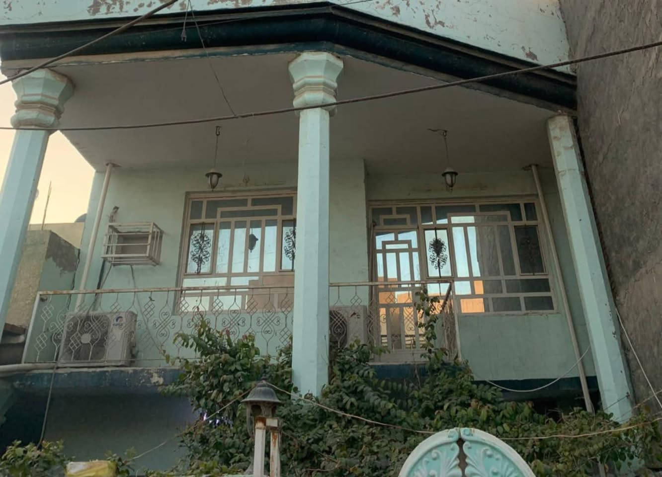 السلام عليكم 

بيت للبيع طابو زراعي الموقع بستان الحلو خلف مشهد الشمس

المساحه:180متر واقع حال 

الطابق الارضي: يحتوي على استقبال وصالة ومطبخ وغرفة ومجمع صحيات غربي وشرقي

الطابق الثاني: يحتوي على غرفتين نوم وسطح وصحيات وغرفة مخزن

للاستفسار: مراجعه مكتب الخضراء للعقار  

***********
***********
