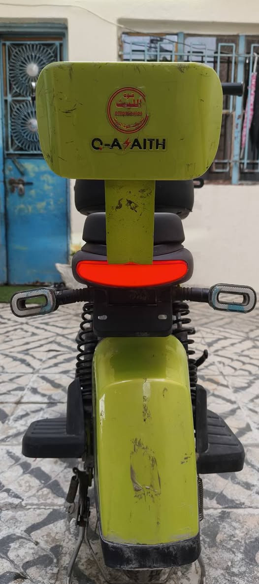 السلام عليكم 
دراجه شحن للبيع 3 سرعات بس سرعه 3 ما جاي تشتغل ما اعرف ليش جاي تشتغل سرعتين فقط نضيفه يرادلها شوي ترتيبات كهربائياتها كلها شغاله نقص بيها دواسات مال رجل ويدات مال بايدر فقط سعر 175 قفل موجود خاص واتساب *********** مكاني بغداد شعله قرب سوق ساحه
