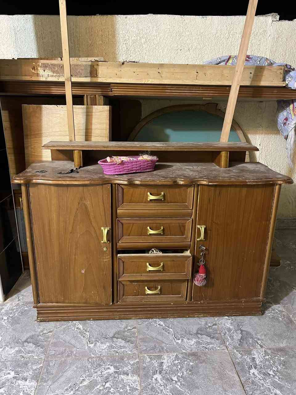 للبيع غراض بيت نظيفة
الاخشاب نجارة عراقي
كونتر حطاطة متر ونص
كاروك كهربائي حديث ولادة الى سنتين غير مستخدم 
اي استفسار خاص
لطفاً اذا مو شرايه لتكتبلي


**إذا كنت صاحب هذا الإعلان وتريد حذفه لأي سبب، رجاءا أرسل رسالة إلى الدعم الفني**