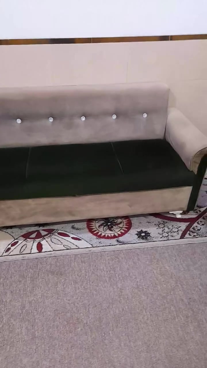 سلام عليكم تخم عشر مقاعد للبيع شقل درجة أولى مكان بغداد الحرية ***********
