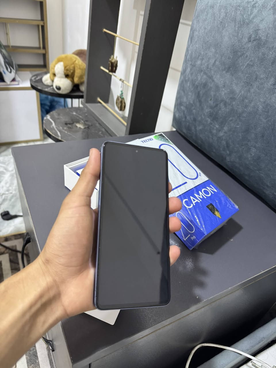 سلام عليكم
📱 Tecno Camon 20 Pro
شاشة 6.67 AMOLED FHD+ 120Hz
معالج Helio G99
رام 8GB + تخزين 256GB
كاميرا 64MP OIS + أمامية 32MP
بطارية 5000mAh شحن سريع 33W
بصمة داخل الشاشة
الحالة: ممتازة ونضيف جدا 
سعر.. قيم ب يرضي الله ♥
رقمي
+
***********
