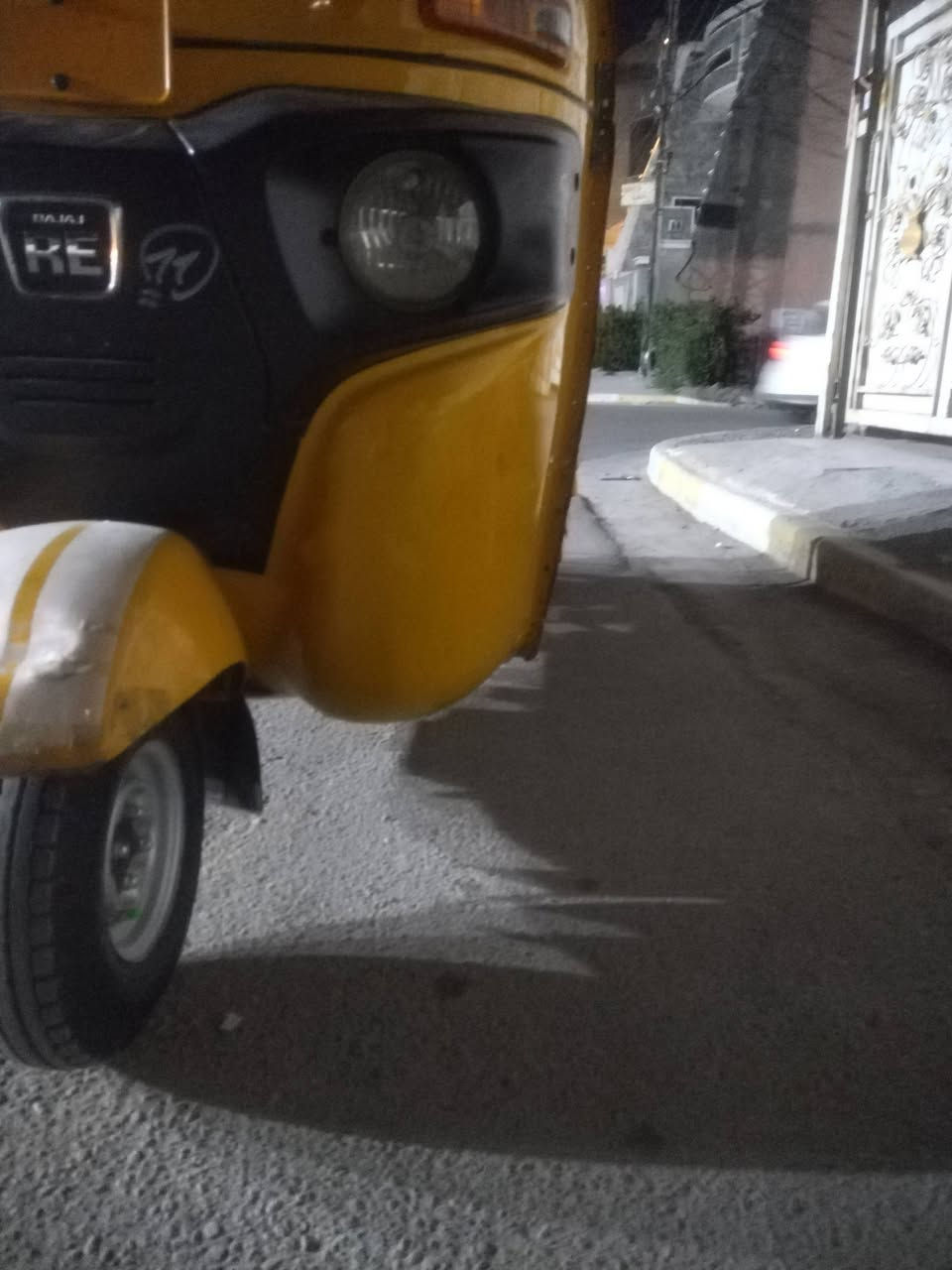 سلام عليكم تكتك 21تكتك مثل ما واضح كدامك نضيفه واي نقص مابيها يعني تاخذها بوجهك للشارع تخم تاير جديد جادر جديد تغليف كشنات ونايلون رقمي متوفر وتساب وعل خط ***********
