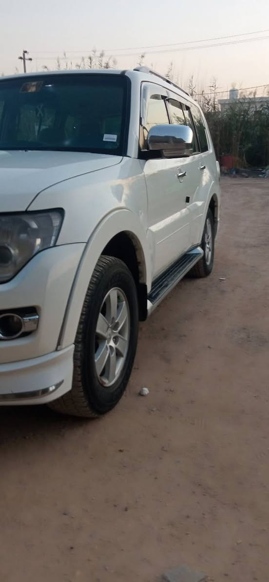 السلام عليكم باجيرو للبيع موديل 2008 بسمي السنوية لغاية 2030
مكفولة من الصبغ ماعده شبر واحد فقط /كير محرك حداديه امامي خلفي كفاله محرك 3000
تشغيل بصمه اشاير بلمري تحكم 
السياره نظيفه جدا/ السعر115
رقم بغداد الدولي بسمي 
العنوان بابل جبله أتصل على الرقم ***********/***********
