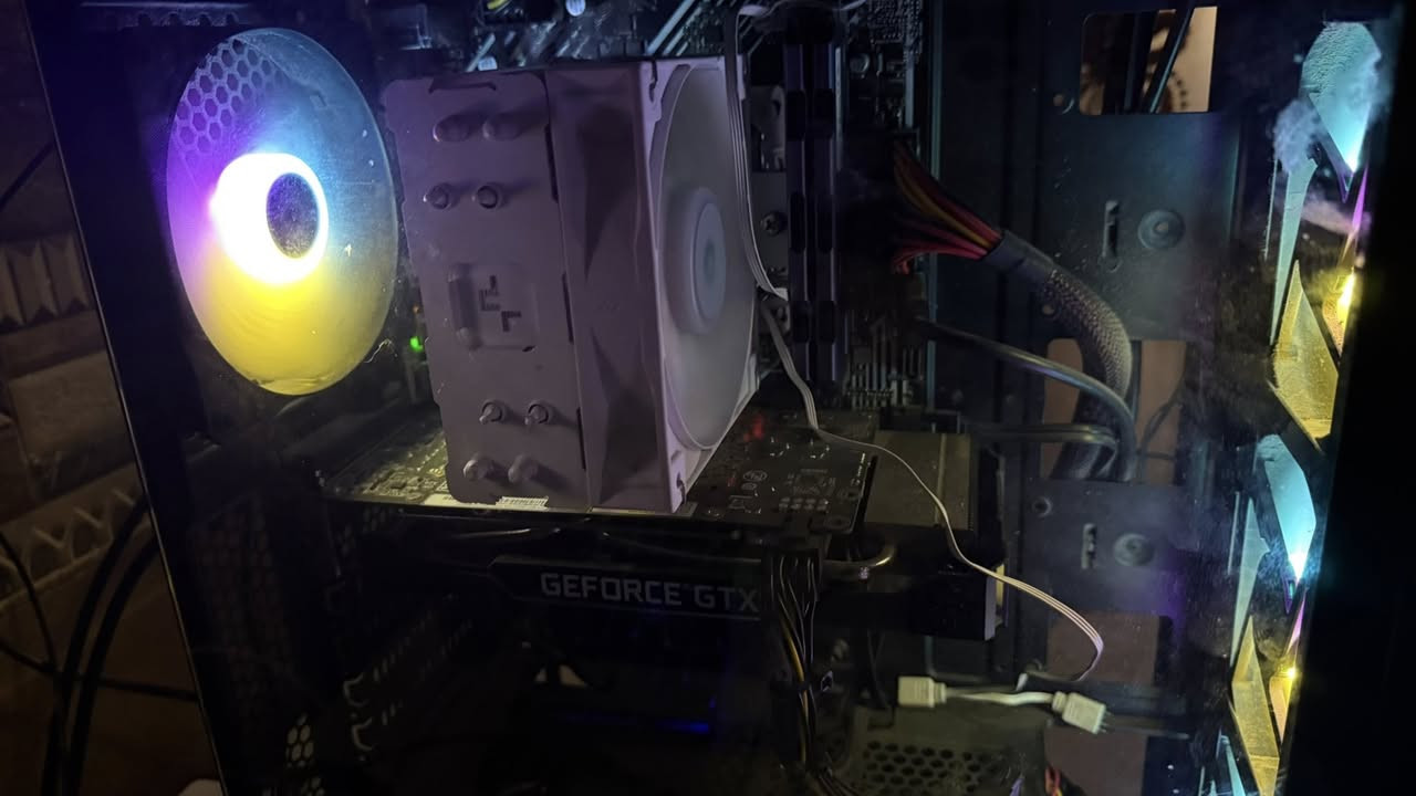 السلام عليكم ، تجميعة للبيع مستعجل
‼️‼️‼️ لا يوجد توصيل ‼️‼️‼️ 
ومكاني بابل 

I5 10400f 
GTX 1660 TI
Asus H510M-K
RAM DDR4 16GB 3200
Power Supply 500W
FAN CPU DEEP COOL AG400 ARGB WHITE
SSD 128GB
Case RGB

التجميعة قفل٤٥٠ الف 
‼️‼️‼️ لا يوجد توصيل ‼️‼️‼️
افحص واخذ الحاسبة  كل القطع شغالة وممصلح بيها اي شي ضمان تفحصها بايدك وتاخذها
متوفر ماسنجر+واتساب 
***********
