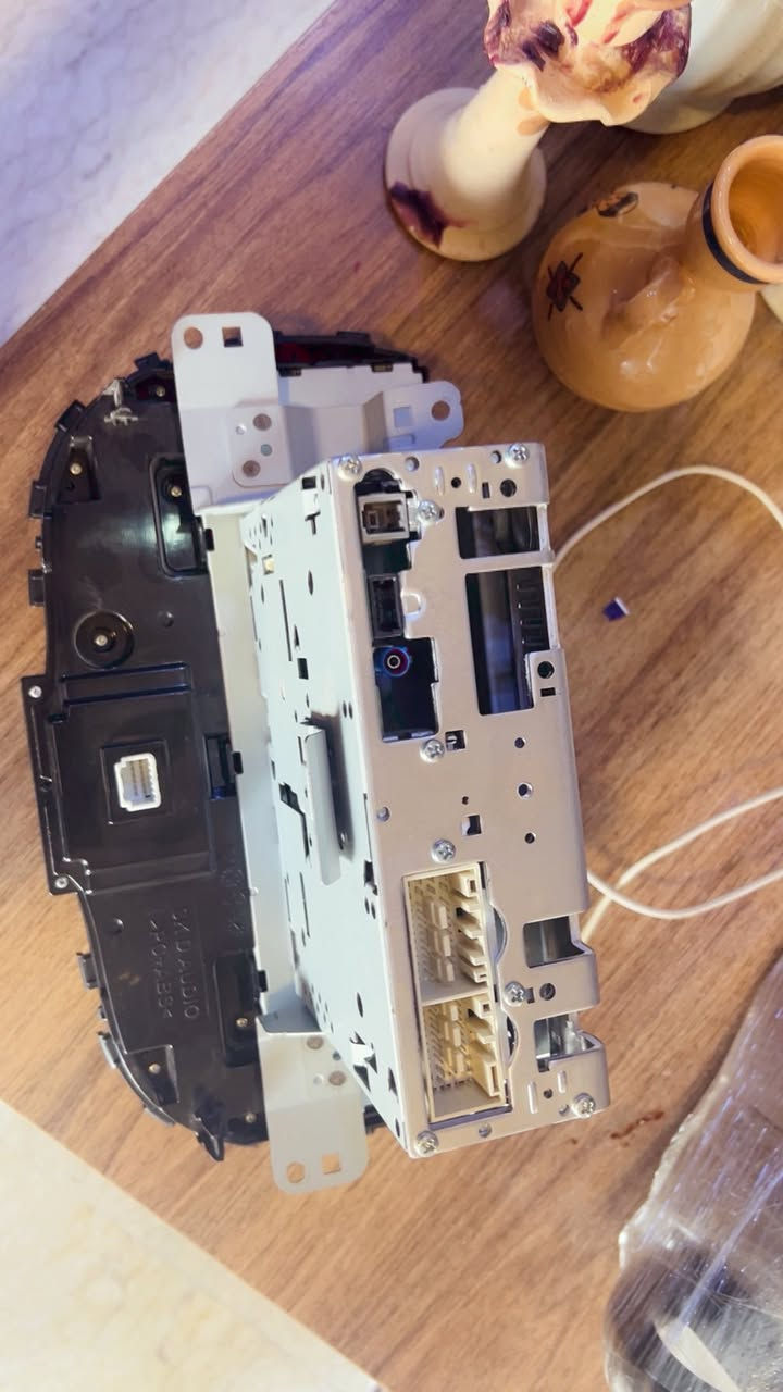 سلام عليكم شاشه كيا صول للبيع كها شغاله او جديده 
اصليه مال الشركه اني فتحتها من سيارتي اصليه 
كلها ختم السعر 150 الف مكاني بغداد جميله ***********
