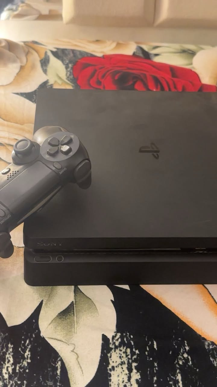 بلي فور سلم للبيع
جهاز مستخدم نضافته عاليه ويا اليده الاصليه SONY + قرص وملحقاته كامله شاحنه اصليه منفذHd الاصلي جهاز  نضيف واستعماله قليل السعر 250 بي مجال بسيط 

للاستفسار ***********
