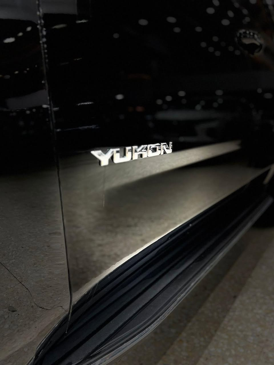 #المركبة   : جي ام سي يوكون اسود 2018 فئة SLT
#الضرر     :  جاملغ امامي ايسر مع بنيد ودعامية مع البدنة 

#الرقم     :  السيارة حرة ورقم بغداد 

المواصفـــــــــــــــــات

✅جي ام سي يوكون اسود 2018 فئة SLT 

✅ محرك 8 سلندر 5300

✅ ويل كب اصلي حجم 22 اصلي مع طقم تاير #جديد  

✅ لايتات زينون عالي وواطئ اصل مع كشافات دعامية 

✅ بصمة للابواب الاربعة مع بصمة تشغيل مع تشغيل عن بعد

✅ قبق الجنطة كهربائي شفط مع بصمة للباب 

✅ مرايا جانبية شفط كهرباء مع اشارات داخل المرايا 

✅ المرايا حساسة وعاكسة للضوع العالي 

✅ حساسات الاجتياز الجانبية 

✅ حساسات امامي خلفي اصل 

✅ كاميرا خلفية اصل دوارة مع الستيرن 

✅ غرفة السيارة جلد اسود اصل 

✅ تحكم كهربائي متكامل للمقاعد الامامية مع ذاكرة كشن 

✅ تدفئة وتبريد للمقاعد الامامية 

✅ ستيرن كهربائي الحركة وسكليتر كهربائي الحركة 

✅ مقاعد وسطية متصلة 

✅ مقاعد خلفية كهربائية الحركة فتح وغلق 

✅ رادار امامي مانع للتصادم مع التنبيه مع كشن رجاج 

✅ شاشة داخلية كبيرة سلايد مع قاصة خزن 

✅ وباقي مواصفات اليوكون الغنية عن التعريف 

✅ عداد المسافة الحالي177الف ميل 

✅ حدادية جديدة كاملة تبديل اصلية مع فيت بمب اصلي وكالة 

مكاني النجف ***********
