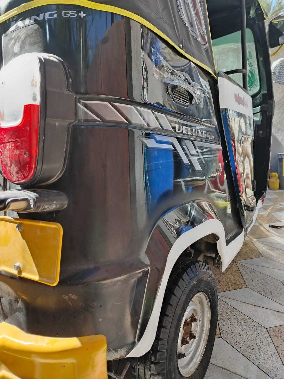 ثنين تكاتك للبيع الحمره مديل ٢٢ السعر ٧٥٠٠ رقم وسنويه بابل السوده ٢١اوراق السعر ٥٢٥٠ مكاني القاسم ***********
