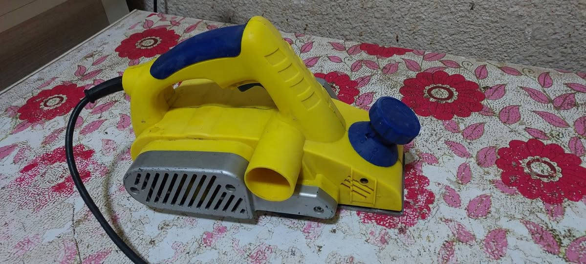 مجموعة غراض  المكان النجف تفاصيل على الخاص او الاتصال على الرقم ***********
