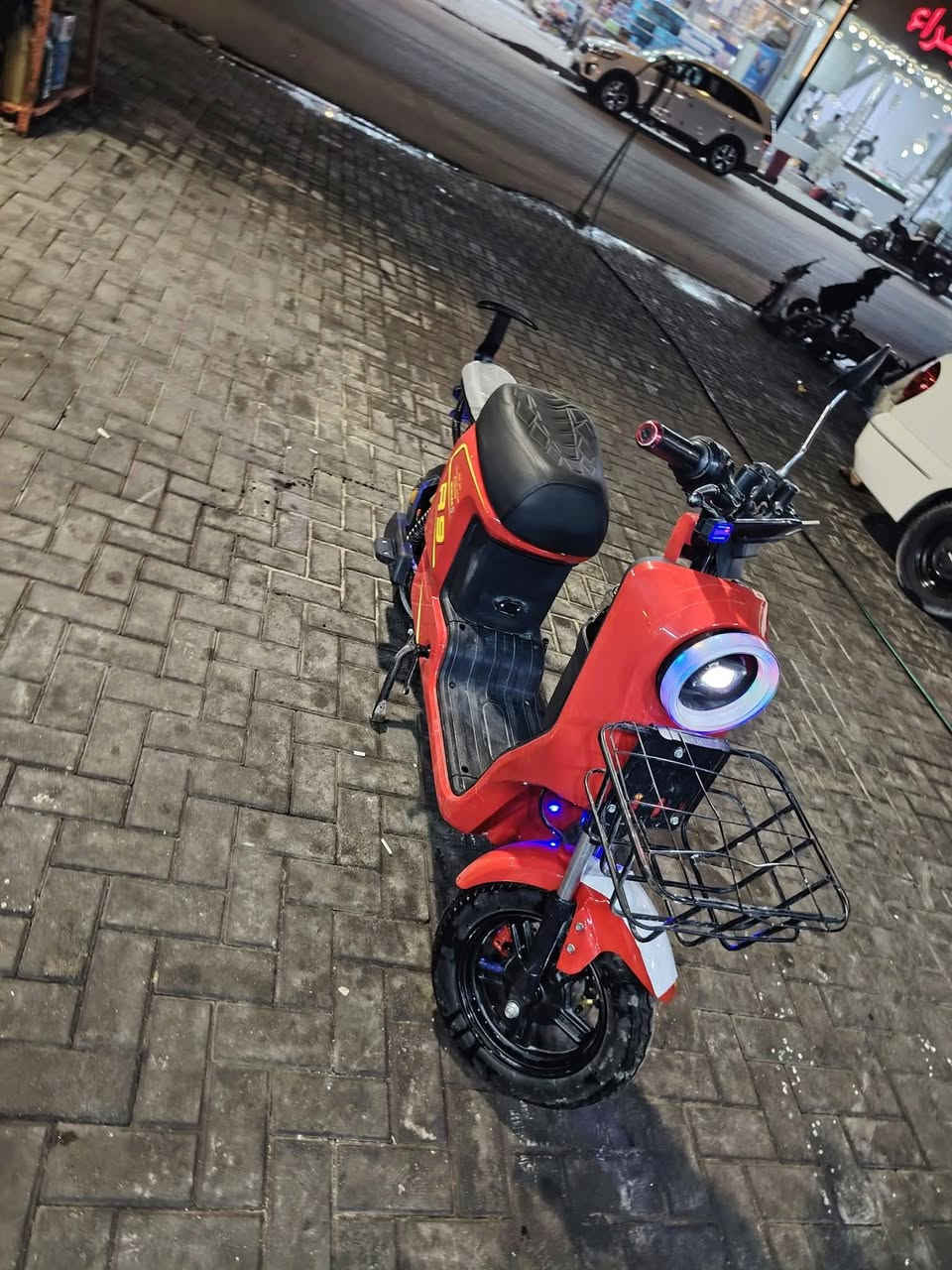 سلام عليكم R9 للبيع ٢٠٢٥ مواصفات بطاريات ٣٢ أمبير لايت عالي ناصي دبل رباعية الدراجه جديده جيسً شاشه حديثة نضام بارك وبك
حساس تنبي سرقه 
لون احمر 
شاحنه وكفات 
كشن لايلون حراري 
البطاريات انسه صرف شحن 
ملف ٢٠٠٠ 
عدسة الشيطان وبعد مواصفات معروفة 
سعر 450بيهة مجال عنواني البصره معقل 
***********
***********
