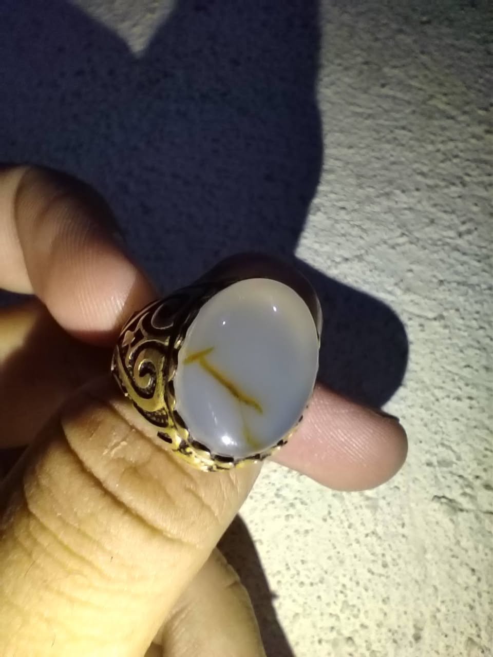 عقيق يماني ابيض اكرستالي + خط بني دليل على جودت الحجر + فضه ايراني اصلي 925 + السعر ٤٥ الف الشري فقط يجي خاص


**إذا كنت صاحب هذا الإعلان وتريد حذفه لأي سبب، رجاءا أرسل رسالة إلى الدعم الفني**