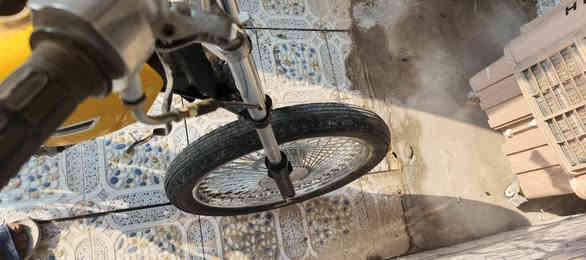 سلام عليكم دراجه كلك متروكه من زمان دراجه شغاله وغراضها موجوده نقصهه بس ابلك أريده ب ٢٥٠ وبيها مجال قليل لي تفيده يخابرني ***********
