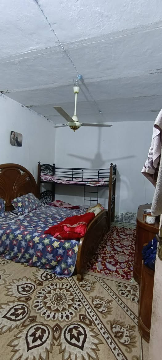 سلام عليكم ..بيت للبيع المساحة 150م  3غرف وصالة ومطبخ واستقبال البيت ركن في منطقة الكريشات خلف مسلم ابن عقيل ع السعر 25 م وبي مجال قليل للأستفسار الاتصال على الرقم
***********

