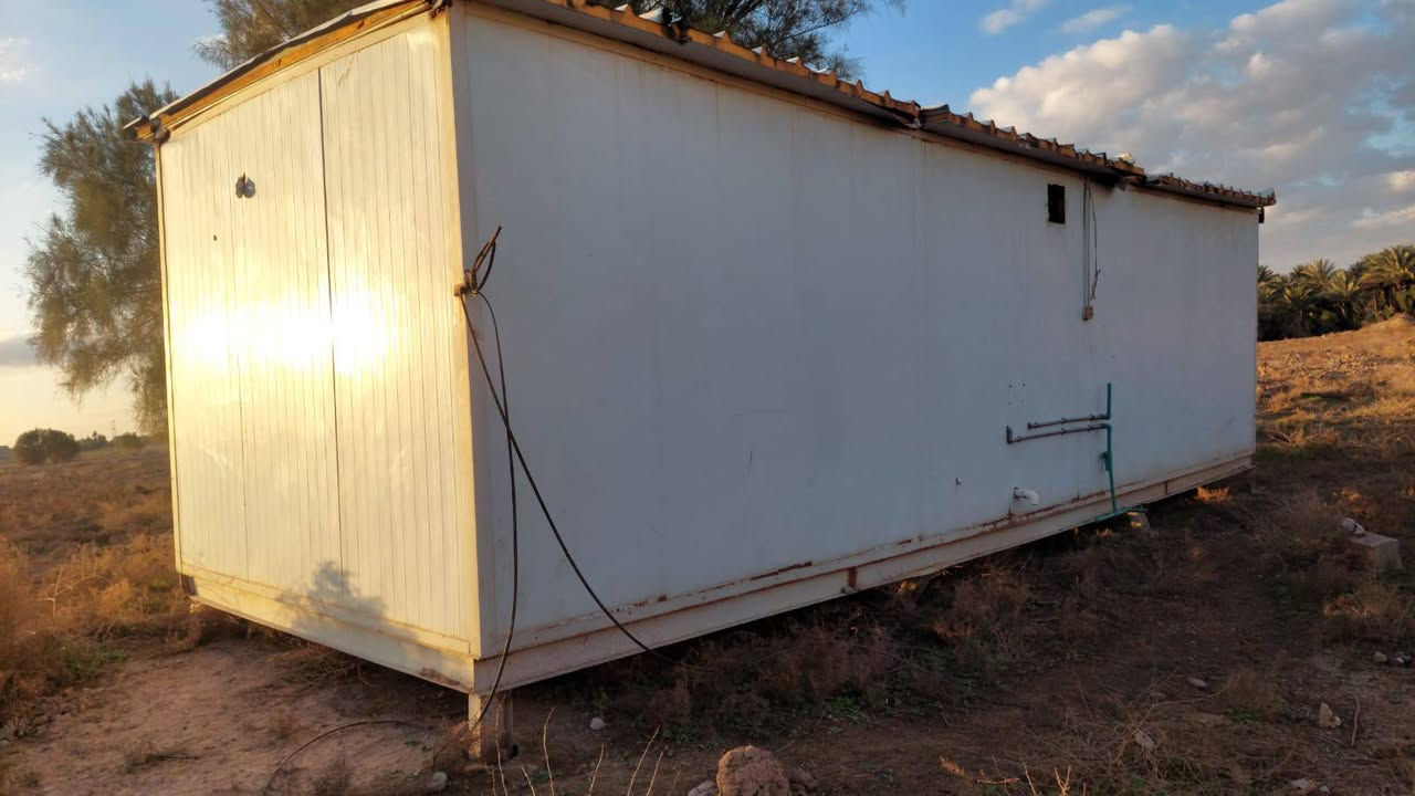 للبيع كرفان جاهز  طول ٩ متر وعرض ٣ متر سعر مليون ونص رقم تلفون ***********
