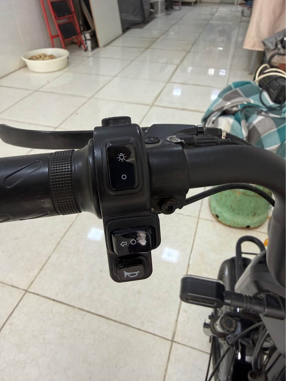 زۆر پاک و خاوێنە دوو تایەی تازەی لە
ژێرە فوول مواسەفاتە سوایپ کاردە ٢ بەسمە ٢ سویچ چواری ئیشارەت چەپ و ڕاست تەحدید سورعەت ٤ گێر سورعەتی هەیە ٨ دەبڵە نرخی ٢٨٠ هەزار السليمانية, العراق


**إذا كنت صاحب هذا الإعلان وتريد حذفه لأي سبب، رجاءا أرسل رسالة إلى الدعم الفني**