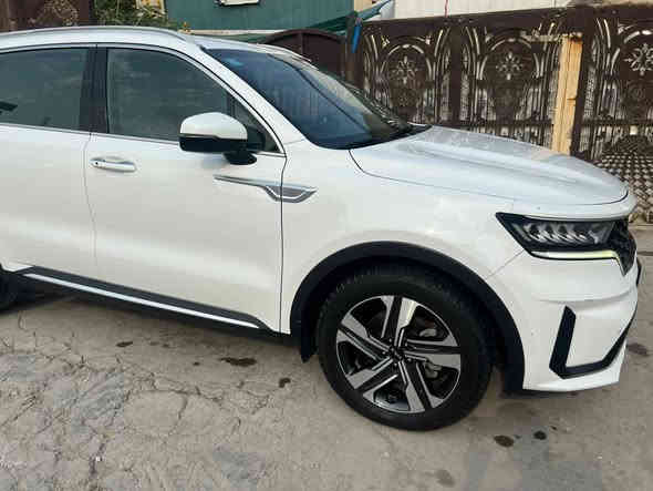 سلام عليكم سياره سورنتو موديل 22 سياره فول مواصفات ما عدا البانوراما ماشيه 60 الف حقيقي سياره جديده بمعنى الكلمة سياره ربع ماتصرف عليها سونار وياها موجود السياره بأسمنا رقم بغداد هزه جديده مكفوله من صبغ بارد تبدل 6 سلندر كير ماوس 7 راكب سعرها 287 وبي مجال بسيط مكان السياره بغداد البلديات رقم الهاتف *********** بغداد
