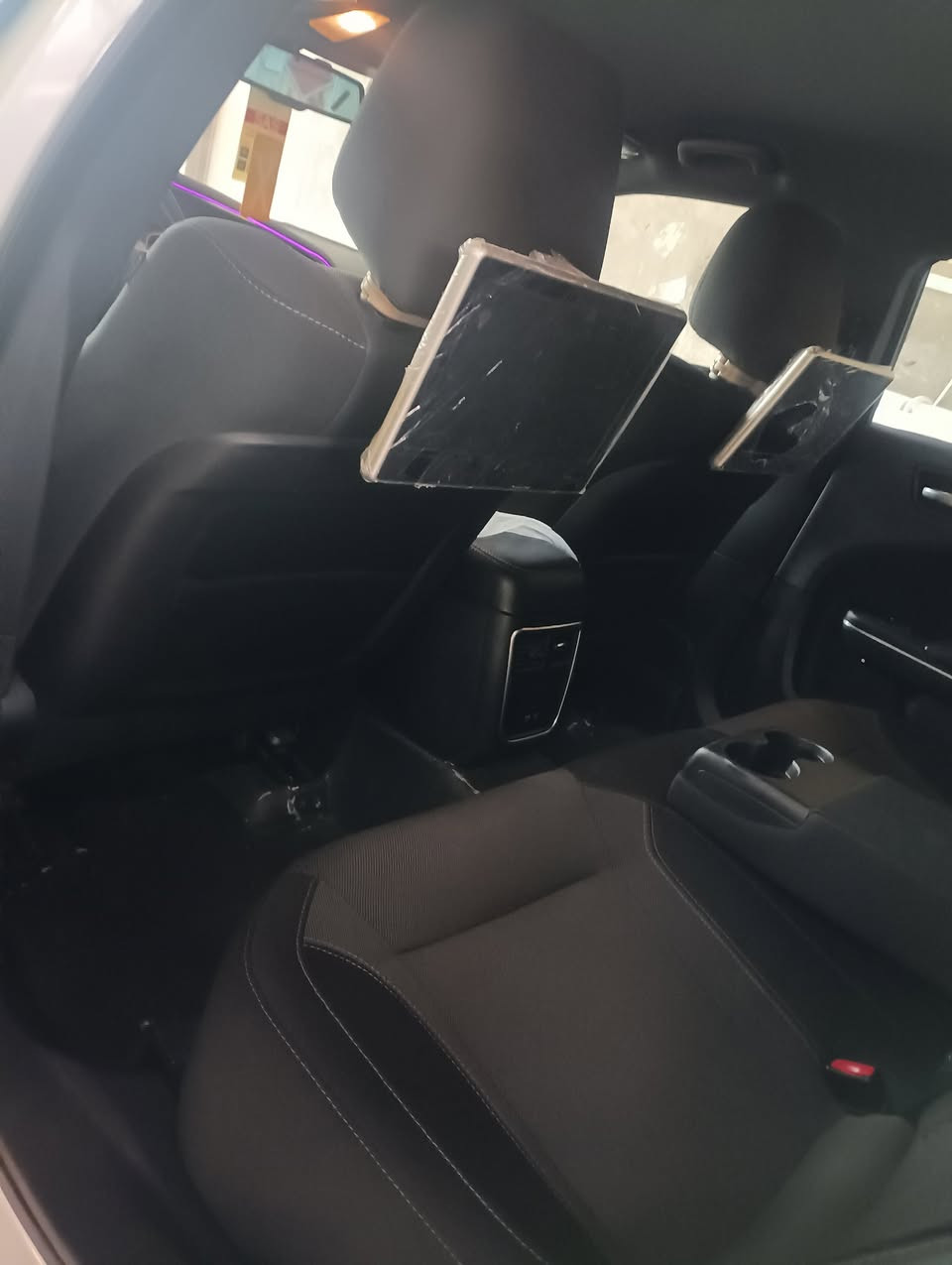 للبيع 2016شبر صبغ يم البك لايت الخلفي السياره حيل جديده كنديه ***********البصره قضاء المدينه
