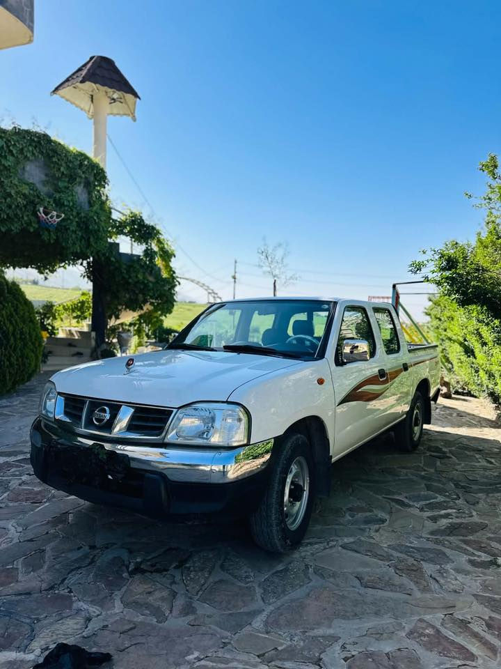 نیسیان ٢٠١١
بێ بۆیاخ 

گیرومەکینە بەشەرت چوارتایی لۆک

سەنەوی بەناوی خۆمەوەیە بۆ٢٠٣٢تازەیە شوێن سلیمانی هەواری شار

نرخ ١٣٣مەجالێکی کەم

***********
