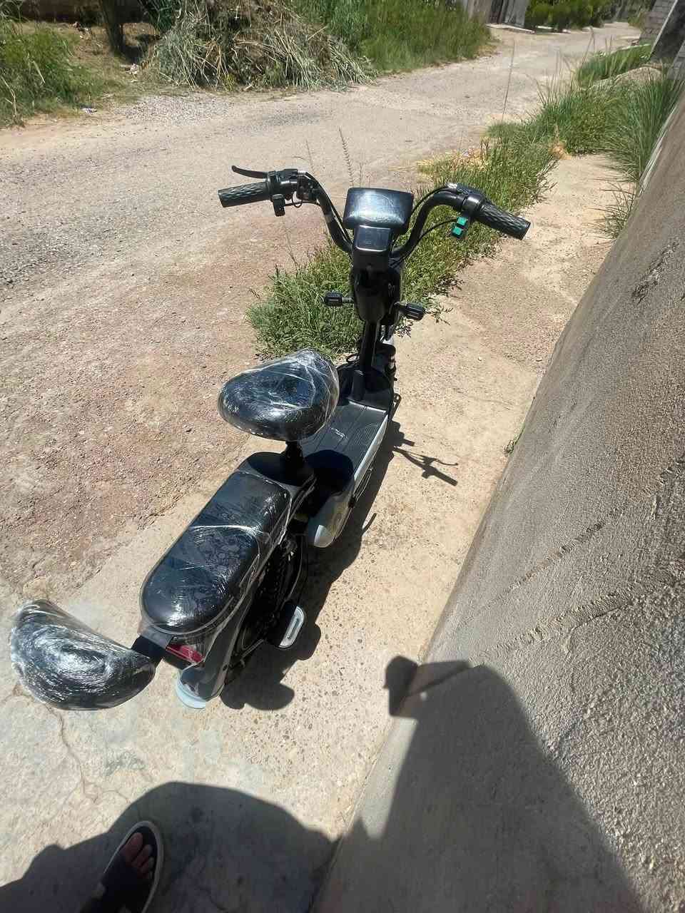 السلام عليكم بايسكل شحن للبيع كله شغال بطاريات جدد عل فحص أي نقص مابي  حجم ١٦ السعر ب٢٠٠ بي مجال مكان ديالى بعقوبه التواصل خاص أو رقم ***********
