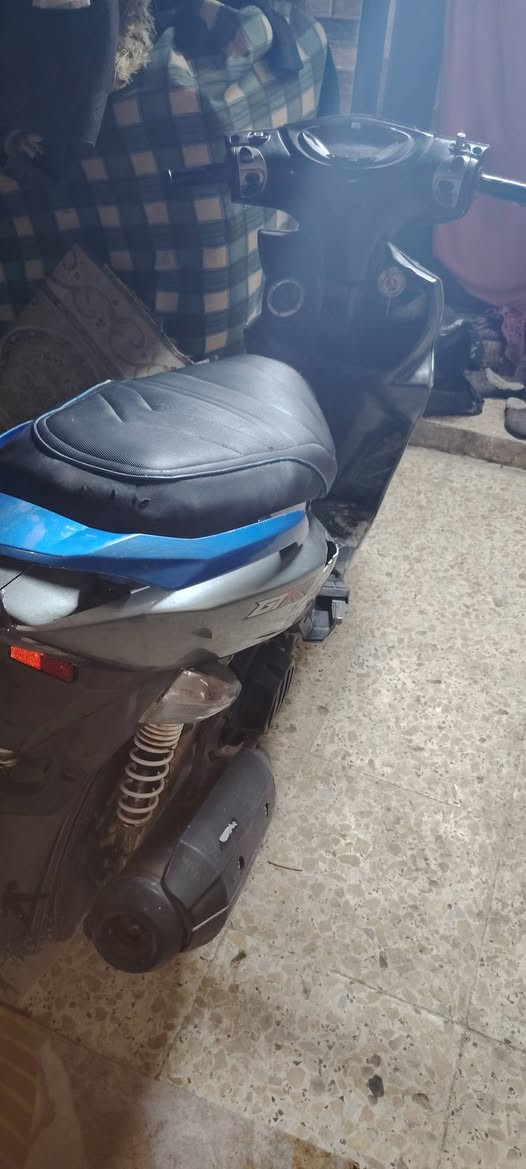 سلام عليكم دراجه جيتي ار للبيع دراجه مكينه ما مفتوحه كهرباءيات شغاله دراجه شلعه معدل مكاني ام الكبر السعر ٦٥٠وبيها مجال رقم الهاتف ***********
