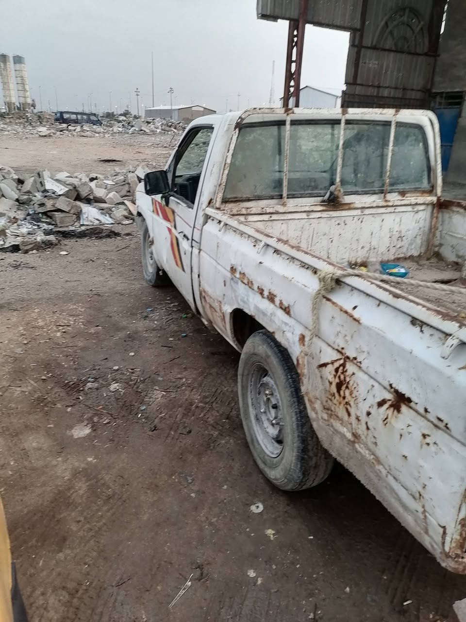 السعر12$$وبيها مجال
السلام عليكم نيسان بيكم مديل 88 مكينه بيه بخار وكير نضيف رقم بغداد صدامي بدون راعي ابيع هل المجود 
عنوان كربلاء 
***********
