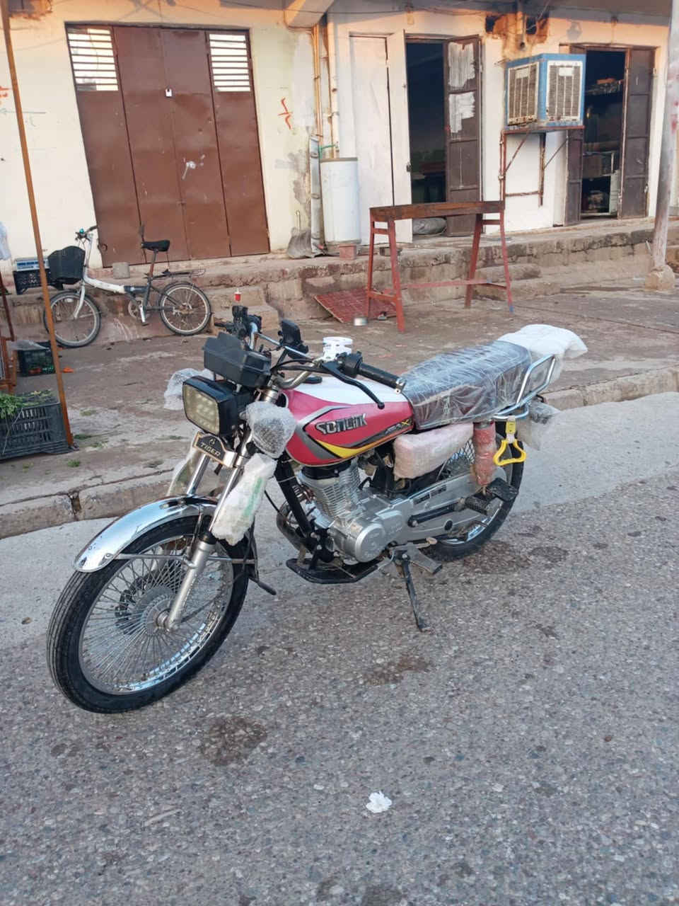 السلام عليكم موطور لبيع 2023محرك شرط مامفتوح كهربائي كله شغاله تايرات جدد سونيك ‏‪+964 773 180 8445‬‏
