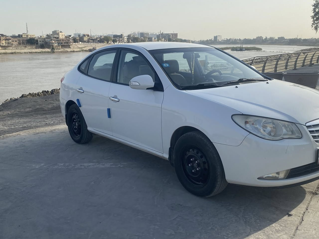 سلام عليكم 
الانتره 2010 خليجي 
-اشاير بلمري 
-4ديسك 
-محرك 1600 
-رقم انكليزي  تحويل ثاني يوم 
-ويل المرغوب 
سياره قطعه وحده بنيد 
صور سونار مرفق بلمنشور  
كلشي اكو بلسوك 
سياره نظيفه ومناقصه شي 
السعر 117 وبيه مجال 
-مكاني بغداد الكاظميه
***********
