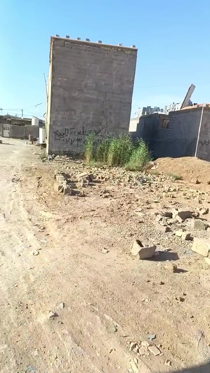 السلام عليكم عدنا عرض جديد ارض مساحتها ٢١٠م الواجهه ١١م والنزال ٢٠م تريد ١٠٥م تريد كلها سند ٢٥م بغداد جسر ديالى الجديد الكرغوليه خلف طرشي البهلول الارض ركن وعلى فرعين احد شوارعها متصل بالبزل الرئيسي تفاصيل اكثر الاتصال على الرقم ***********بيه واتس
