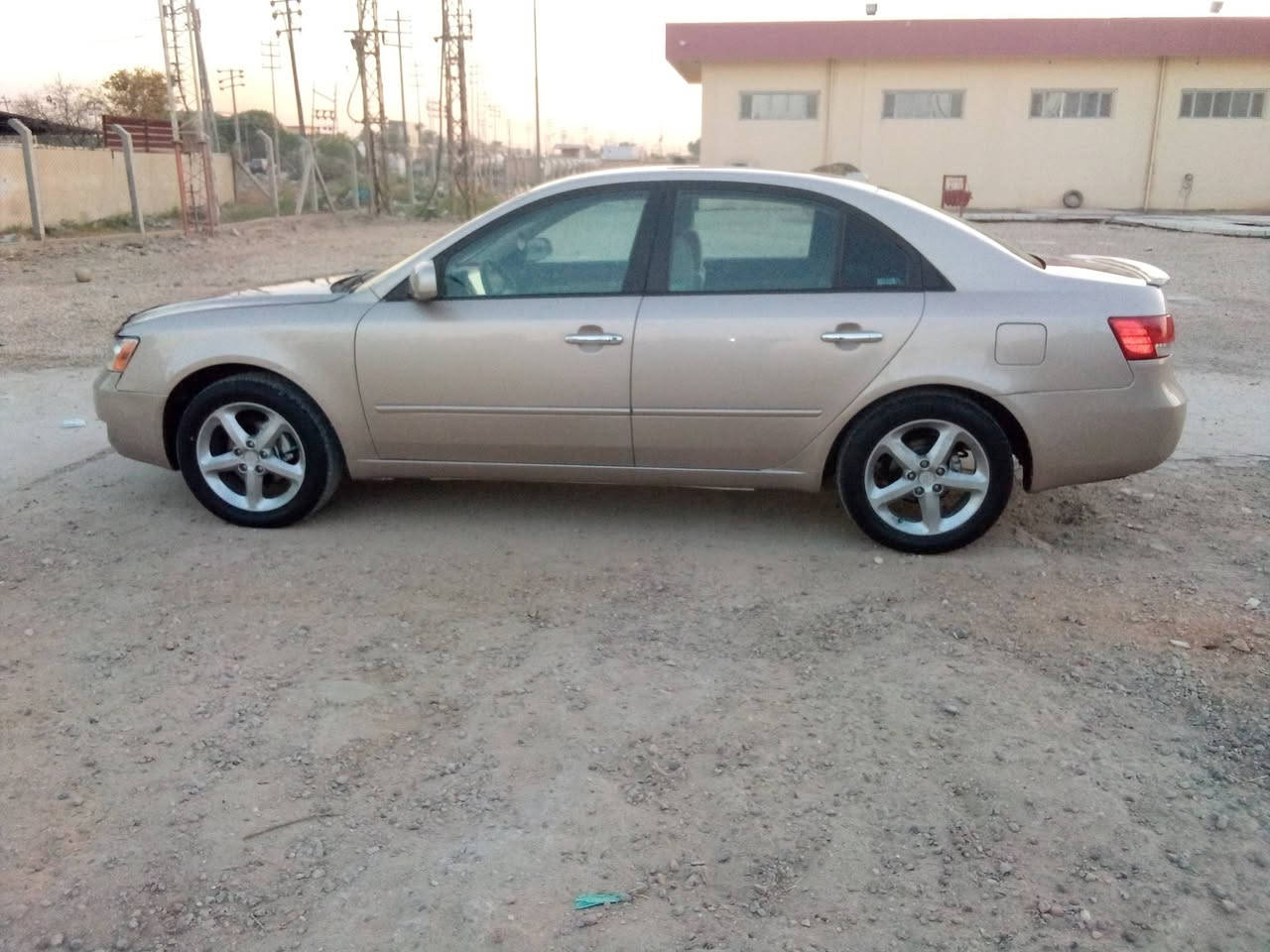 السلام عليكم 

بيع مستعجل 

سوناتا 2008 

بيها قطعتين تبديل 

بدون دواخل 

مصبوغة حزام اثر جراد فقط

داخل جديد 

حداديه جديده 

منظومة زنون 

تحكم ستيرن 

تخم تاير ويل 17 

كهربائيات كله شغاله 

شاشه+ كأمر 

مكان السيارة بابل المسيب غير متواجد على الفيس 
***********
