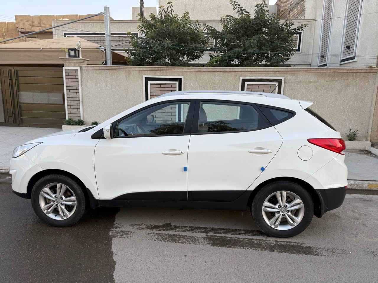 السلام عليكم . هونداي توسان 2014 وارد خليجي محرك 2000 دوش ابلادي مامفتوح الماصفات العادية تحكم ستيرن بردة خلفية شاشة وكامرة وباقي المواصفات المعروفة السيارة مكفولة من تبديل وصبغ حتى الدعاميات تخم تاير جديد ومابيهة نقص الحمدلله رقم بغداد الجديد مكان السيارة بغداد جانب الكرخ حي العامل قرب دائرة الكهرباء ماعندي سونار بيهة بس مصورها فديو الي يحب ادزلة فديو السيارة عالخاص ملاحضات بسيطة مثل خدوش ورصعات وباقي السيارة مكفول السعر 147 ورقة *********** بغداد, العراق
