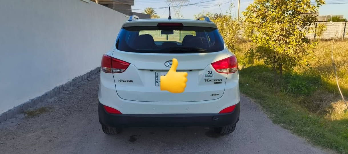 سلام عليكم
للبيع توسان 2010
خليجي مكفول ماعدا بارد بسيط بل جنطة 
فول مواصفات رقم بغداد تحويل مباشر 
محرك 2400 مرغوب 
عنوان بغداد ابو غريب
الهاتف ***********
