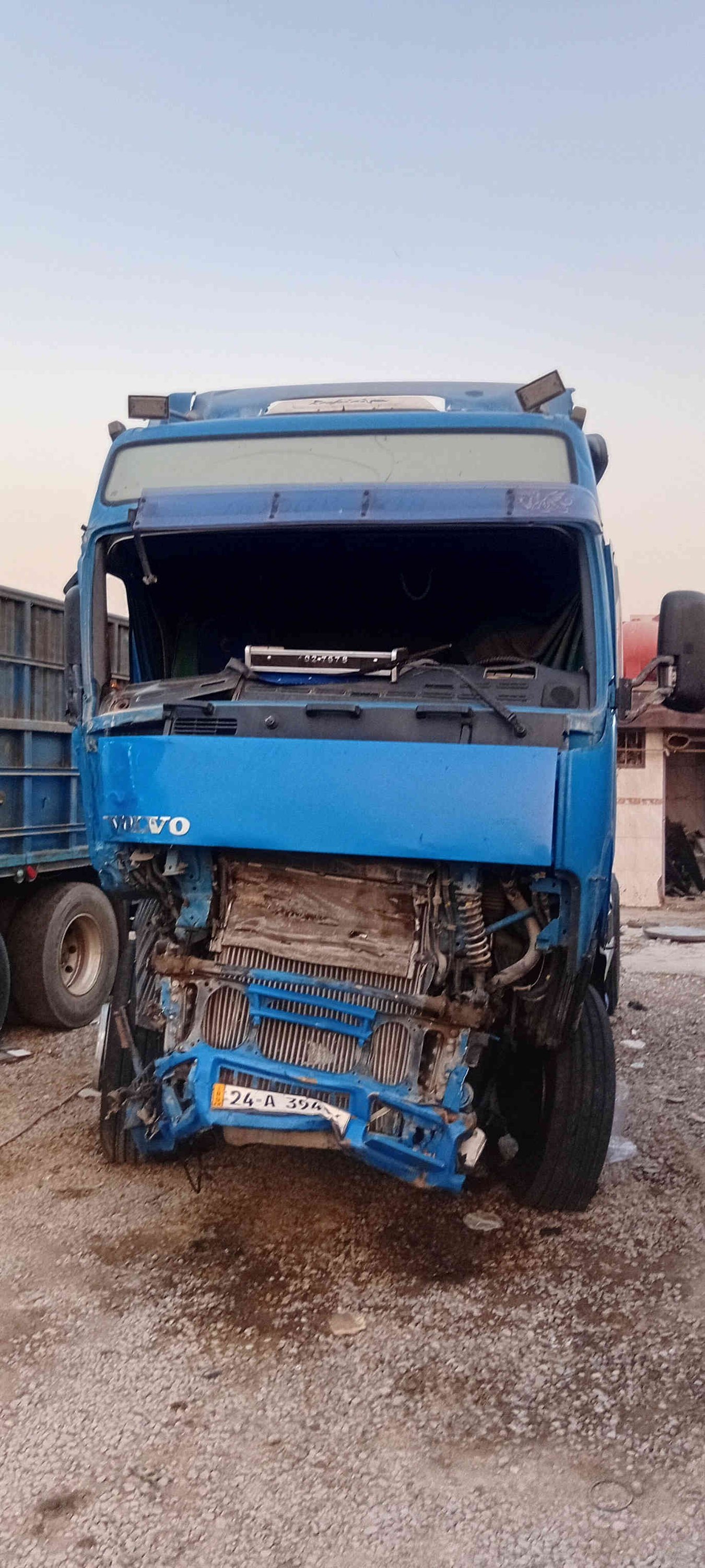 السلام عليكم للبيع فالفو موديل ٢٠٠٢ بدون رقم السعر ٥٥$ورقه وبيه مجال *********** بغداد جرف النداف معرض ابن المدائن
