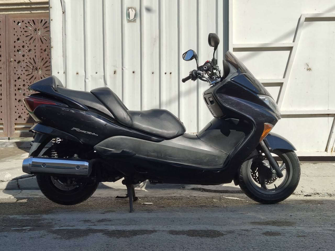 سلام عليكم
فورزه صفر ثمانيه 
البيع مكينه وكير كفاله 
دراجه الونين من بعيد بنفسجي من قريب سوده 
عالي ناصي اشاير كلها كفله 
البيع سعرها مليون و٣٠٠ وخادم الطيبين 
بغداد زعفرانيه رقم ***********
