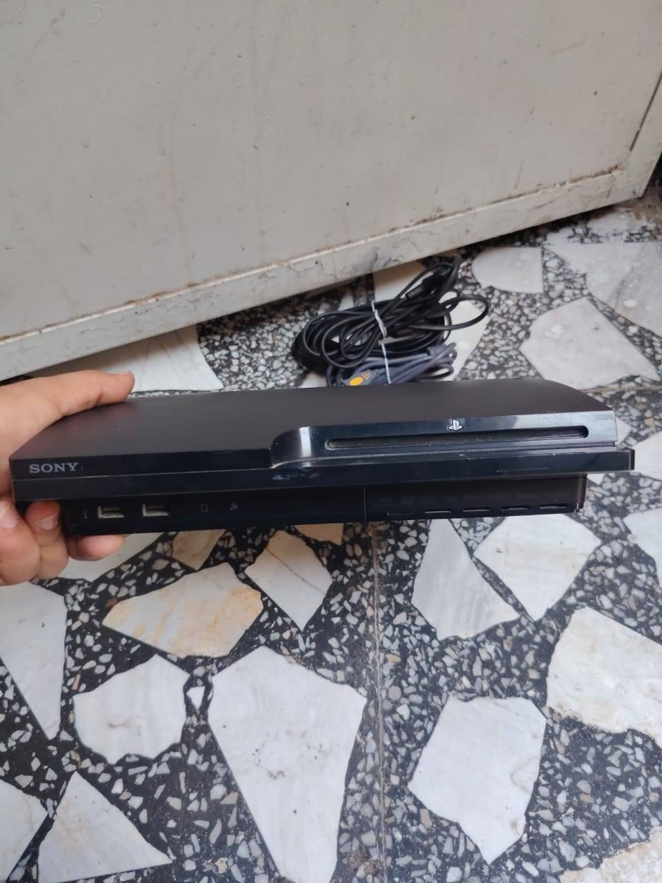 عندي بلي 3 مهكر باندل اسود ذاكره 320 مع دبل جوستك وكامل ملحقاته جهاز اخو الجديد لوك ستيكر لا مفتوح ولا مصلح نظافه 95 بالميه وشرط الفحص بي 22 وتكدر تنزل بعد الجهاز بعده جديد قبل شهرين من اخذته سعره 130 الف  العنوان بغداد الشعله _واتساب _***********
