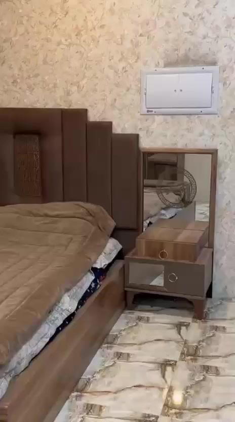 غرفه نوم كامله
سرير نفرين 

كنتور 6  ابواب 

ميز تواليت + مرايه زاويه 

كلشي موظح بالصوره 

سعرها 500 الف جديده و نضيفه كلش 

العنوان اربيل 

التواصل ***********
