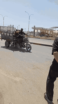 للبيع  فيلا مهجوره ابو محار ملك صرف عند مدخل الصناعيه المدخل مقابل محطه بترول حي الحكم طريق السماوه   الناصريه المساحه 839متر مربع علئ شارعين ملك صرف تصلح تجاري وسكني للبيع  سعر المتر 3 مليون  دينار للمتر المربع مجاوره مباشره لموكب الحر الرياحي قابل للتفاوض 
ت *********** me السماوه
00971-509782777. الامارات whatsapp
 gmccali@live.com
