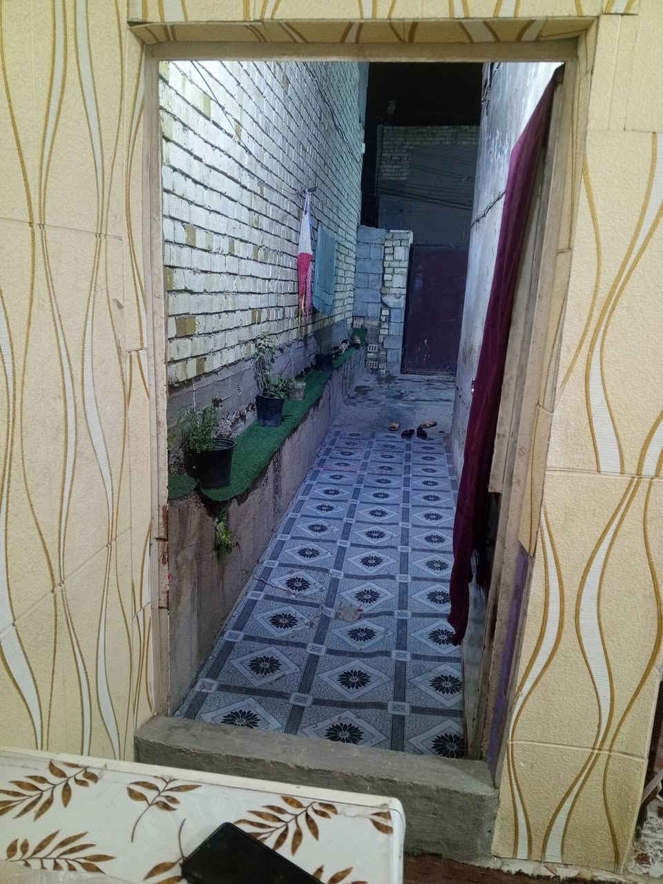 سلام عليكم بيت مساحه 140 متر علا شارعين زعفرانيه الزوراء مقابل مول العطار زراعي  بيع مراوس تفاصيل أكثر ***********
