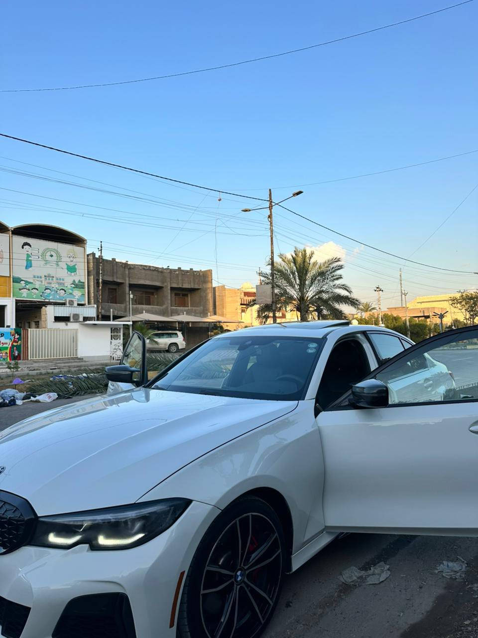 سلام عليكم
بيئم 340 M بكج اصل 
المديل 2022

السياره جديده بمعنى الكملة ومابيه اي نقص ونصبت احلى من صوره بهوايه 

ماشيه 58 الف 

السياره بيه 4 قطع صبغ سطحية طخه 
بدون ايرباك 
المكان : بغداد 

الهاتف. *********** 

السعر 265 وبيها مجال
