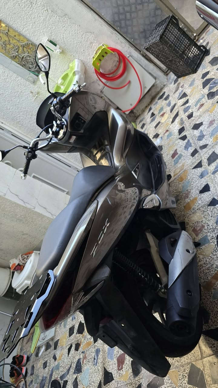 السلام عليكم  .   PCX جيل الثالث ياباني موديل 2020  بصمه للبيع 
الدراجه مكفوله كفاله عامه الدراجه مال رمبه كله شغاله حساس زدحام و ستان كهربائي كله شغاله ماشيه  38  الف حقيقي لون فيلي صدفي لون مميز مكينه 125cc           .    ياباني  .  رقم الشاصي  (  JF  )
مكاني بغداد مدينة الصدر السعر على الاتصال 
رقمي  ( *********** )
