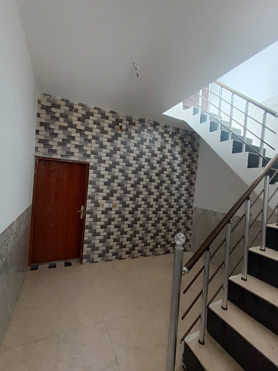 كربلاء مجمع سيد اسماعيل السكني بيت للبيع مساحة 50 متر  سند 25 قرار محكمة يم عمود ١٤٣ خدمات كامله ماي مجاري كهرباء تبليط
السعر 37 مليون
يحتوي على غرفة وصاله ومطبخ و صحيات 
ابو يوسف ***********
ابو يوسف ***********
متواجد واتساب ،
عنوان المكتب شارع سيد اسماعيل ( مكتب الوطن)
