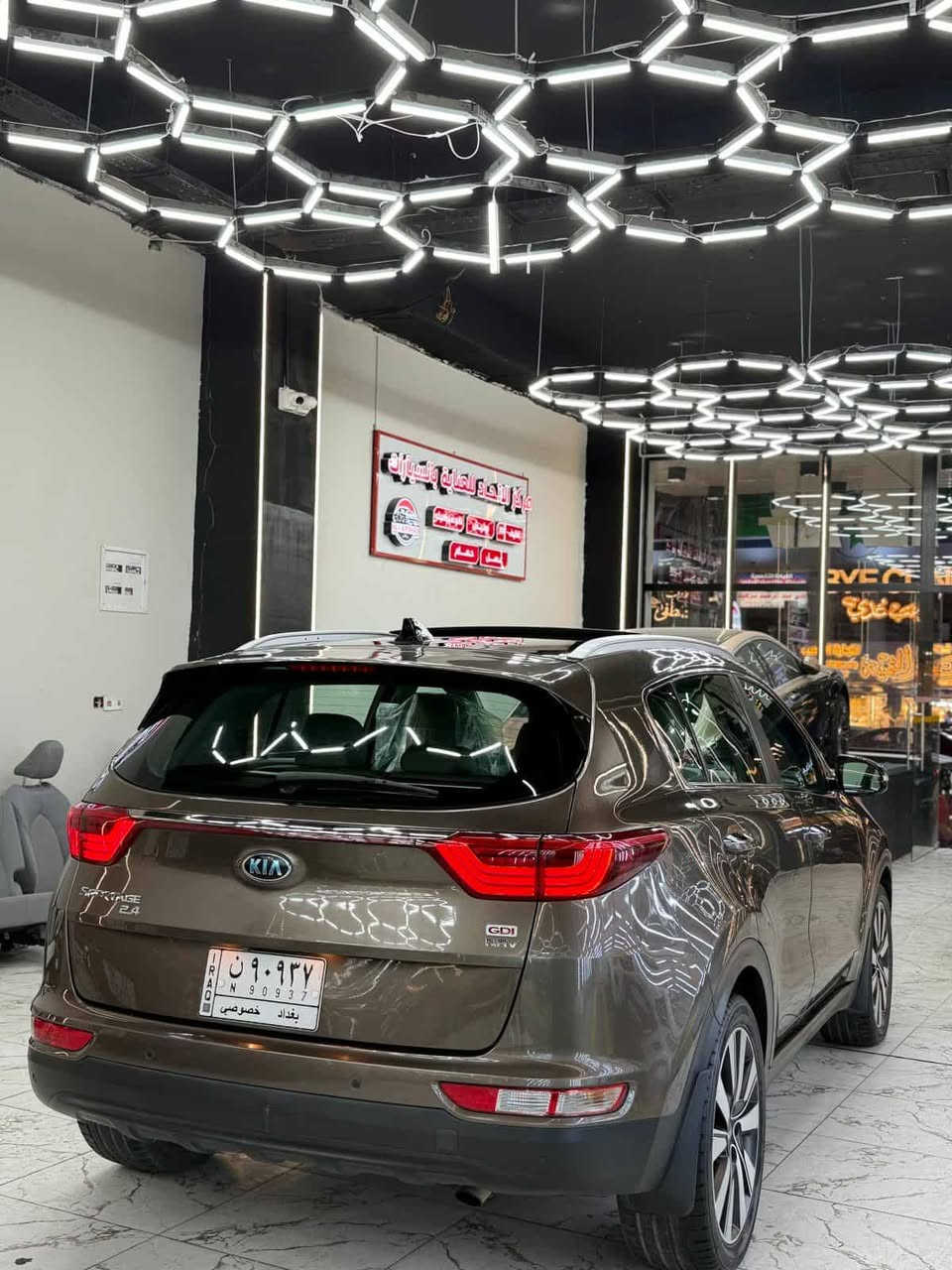 السلام عليكم للبيع او مراوس حسب القناعه
كيا سبورتج 2018 خليجي فول مواصفات كفاله عامه مكينه 2.4 gdi 
مواصفات السياره 
• حساسات اماميه + خلفيه 
• مري شفط 
• بنوراما 
• لايتات امامي + خلفي لد 
• لايت زنون عدسه + اوتو 
• تحكم ستيرن 
• شاشه اعطال 
• شاشه كار بلي 
• تبريد بيانو 
• تبريد قطعتين 
• كراسي اماميه تحكم كهرباء 
• ماسحات اوتو 
• ويل كب قياس 18 
• حاكيه اتصال 
• سايد بريك كهرباء + اوتو 
• ثلاث انظمة قيادة ( سبورت - نورمال - ايكو )
• كير AT 
• جام اوتو 
• نظام مانع تزحلق 
• نظام مانع انحدار 
السياره جديده كير ومكينه مكفولات 
السياره معروضه 185 وبيها مجال 
مكاني بغداد الجديدة 
للإستفسار ***********
