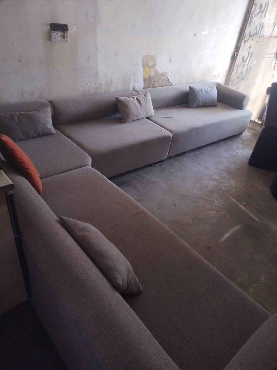 اسلام عليكم ديوان ٨ نفر نضافه ١٠٠ بل ١٠٠ استفسار اتصال بل رقم ***********
