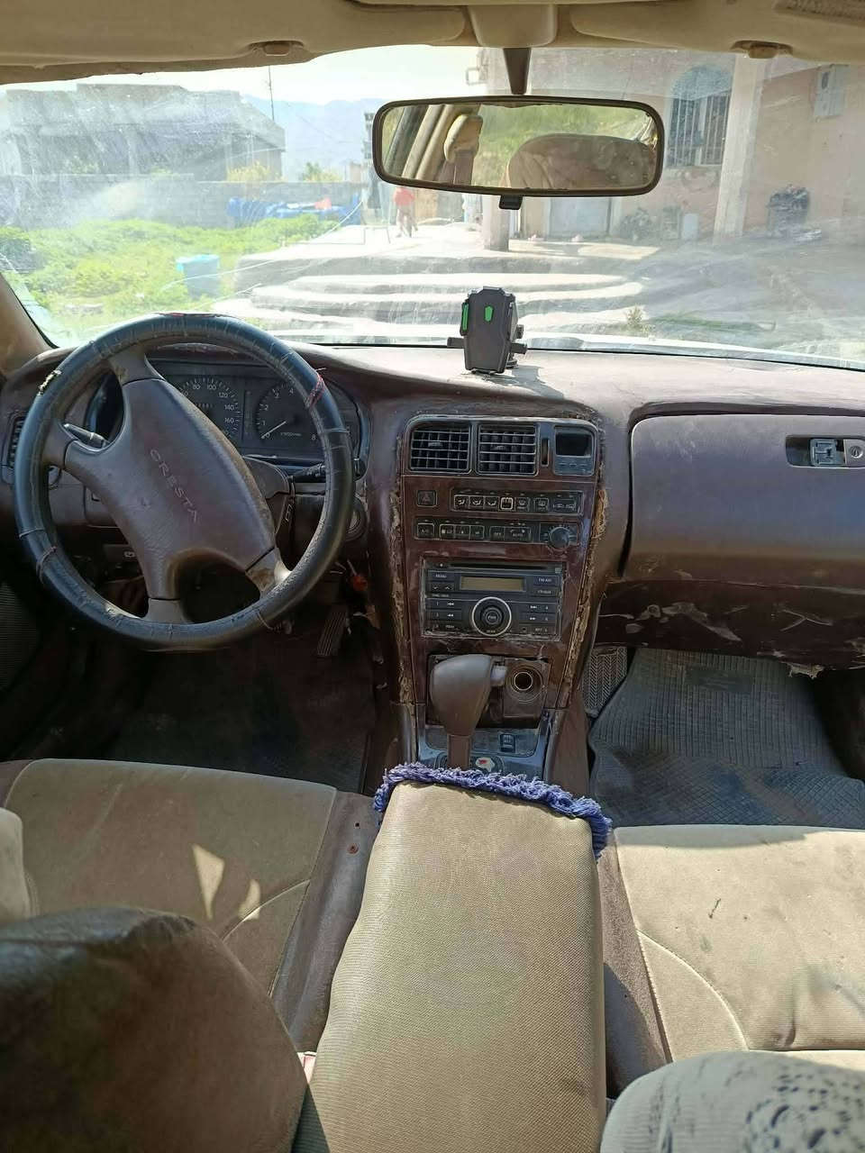 سلام عليكم سياره كرستا مكصوص محرك بطه 2500 شرط كير محرك  مال جريه اضويه بك لايت كلها شغال السعر مليون وربع  بيها مجال شي قليل ***********
