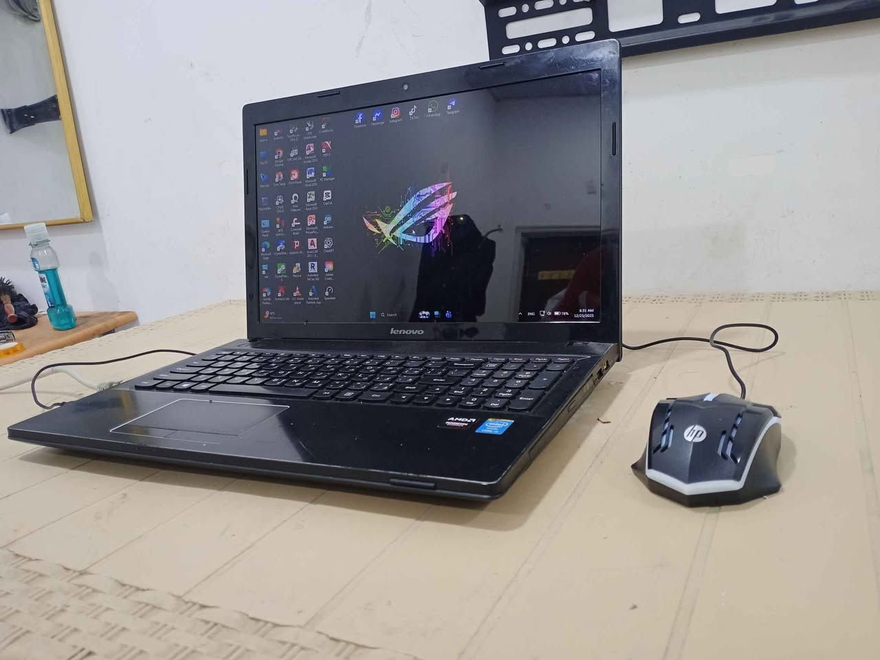 السلام عليكم....
 
للبيع – لابتوب Lenovo بمواصفات جيدة  جدا
      نظافة 90%
         (( السعر  165 الف و بي مجال للشراي ))

                  ((((ما عندي توصيل ))))

                    ((متواجد بكل وقت))
 
الموصفات /
المديل : Lenovo G510
 الحجم : 16

 المعالج: Intel Core i5 4200
بسرعة تصل إلى 3.10GHZ

المعالج من الجيل الرابع 
عدد الأنوية: 4 نواة فعلية / 4 مسارات – مع دعم كامل للـ Virtualization 

الذاكرة التخزينية : 500GB HDD
 الذاكرة العشوائية (RAM): 8GB

يحتوي على wi fi 2.4G /5G
يحتوي على Bluetooth
يحتوي على كيبورد لوحي عربي / انكليزي 

 نظام التشغيل: Windows 11 Pro – إصدار 25H2
 نوع النظام: 64-بت، مع معالج x64      

 كرت الشاشة الداخلي : Intel HD Graphics 4600

كارت الشاشة الخارجي : AMD Radeon R5 M200

         (بطاريتة مستهلكة بس تبقة 15 دقيقة ) 

 جاهز للاستخدام، مناسب للدراسة، العمل المكتبي،
 و تصفح الانترنت  والمونتاج و العمل الهندسي
مع امكانية تشغيل الالعاب الخفيفة و المتوسطة 

ملحقات الابتوب /
الشاحن الاصلي من شركة Lenovo
الموس سلكي 
الجنطة 
كيبل HD للعرض على شاشة ثانوية
      
 مكاني محافظة البصرة  منطقة الحيانية 
للتواصل والاستفسار اتصل على ***********

 (( السعر:  165 الف وبي مجال  للشراي )) البصرة, العراق
