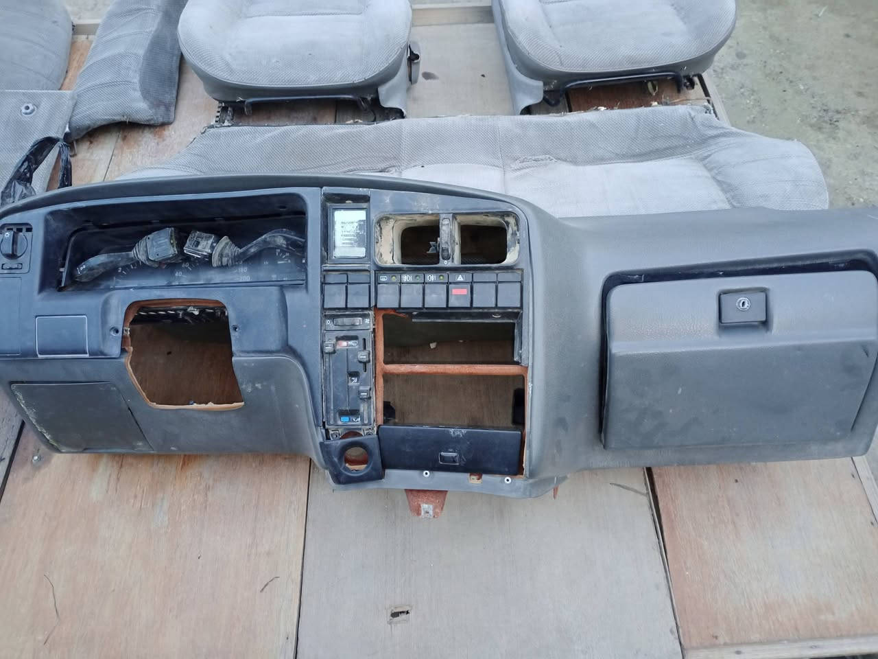 سلام عليكم منرخصت الادمن المحترم عندي غرفه أوبل اوميكه مديل 91 نظيف المكان بغداد جسر اديالئ الكرغوليه السعر 250 رقم الهاتف ***********
