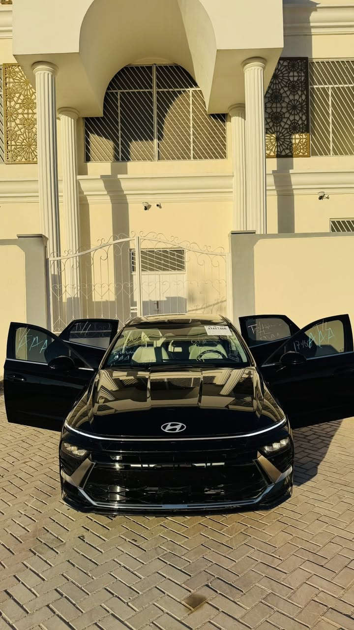 السلام عليكم
هونداي سوناتا 2025 الشكل الجديد 
اسود ملكي السياره فول مواصفات 1/1 عدى البانوراما كير تعليك داخل ابيض حادث جداً بسيط السياره حره تحويل ثاني يوم 
عنوانها بغداد مدينة الصدر قطاع واحد
***********
اتصال+واتساب
