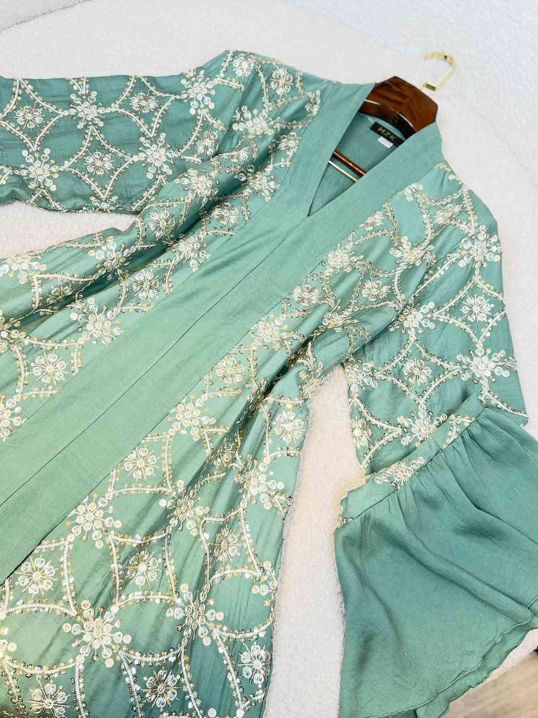 الــسعـر20الـف💛✨
القياسات(L,xl,2x,,3x)

للحجز و الاستفسار التواصل على الأرقام واتس اب 
***********
***********
***********
***********

توصيل بغداد  5000
توصيل محافظات  5000

