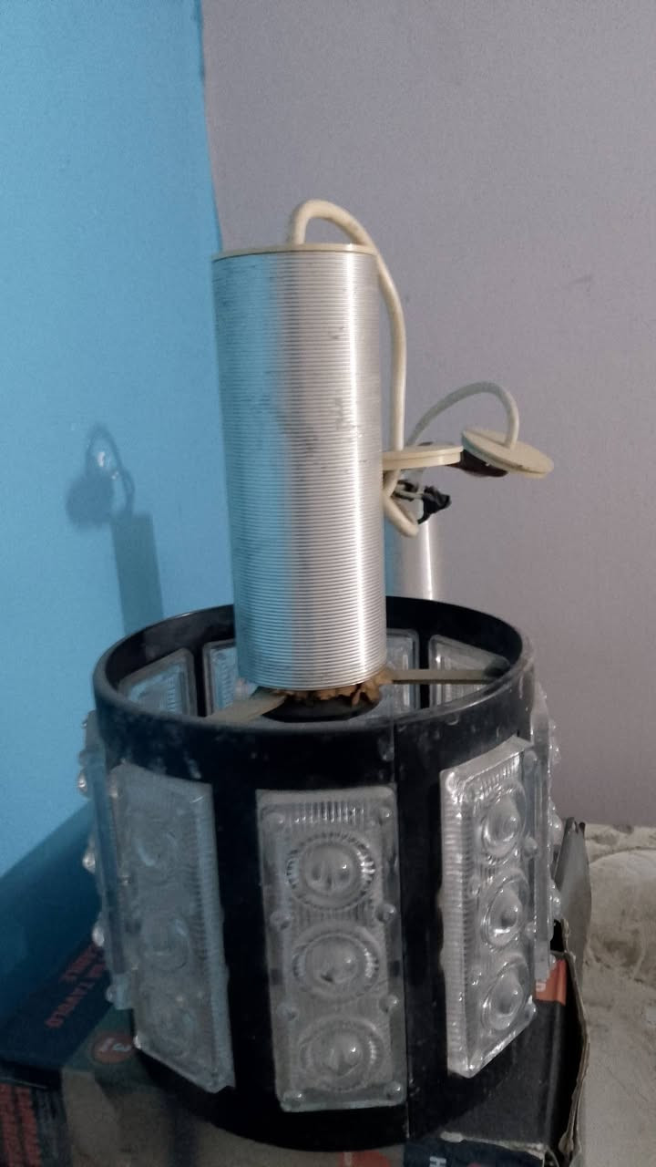 للبيع تخم ثريات سقفي عدد٢ مع براكيتات جداري عدد ٤والثريات السود سقفي عدد ٢
***********
الرئاسة شارع عشرين
