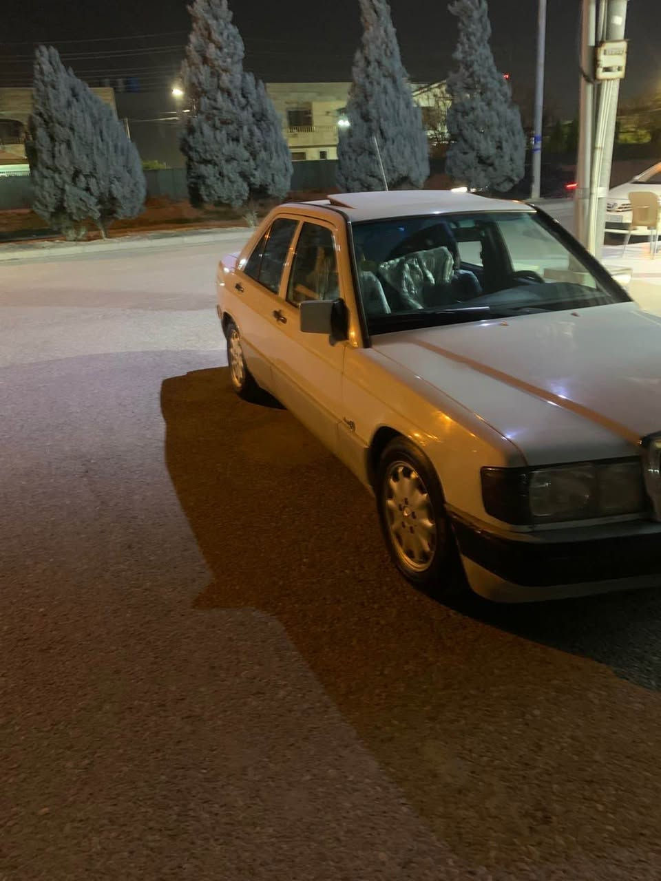 بەناوی خوا 
مارسیدس بێنز ـ ١٩٩٠ - ٤ پستن گێر حادی گێر مەکینە بیلاد بە شەرت ٤ پارچە سبوخ تەقە و رەقەی بەشەرت سەیارەکە زۆر جوانە ئی مەحرەز و شت نیە ٤ تایە کریستال نوێ سلایدە بەس ئیش ناکا نرخ ٤٧ مەعمەلەیەکی کەم ١٢٦٥ هەزار غەرامەی تێدایە دوای مەعمەلە دەیگەرێنمەوە 0750 757 71 02 أربيل, العراق
